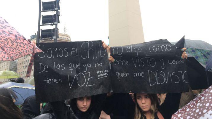 En un mieacutercoles negro miles de personas se convocaron en el Obelisco