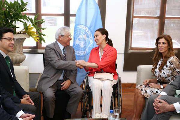La gobernadora se entrevistoacute en Quito con  el director ejecutivo  de Haacutebitat de la ONU