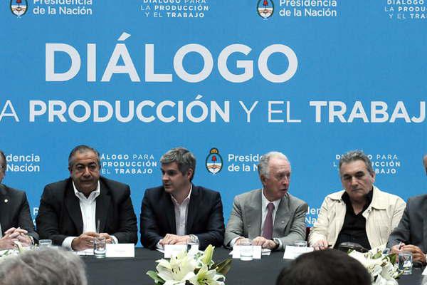 Hubo acuerdo por un bono con un piso de 2 mil para fin de antildeo