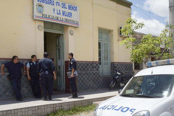 Madres denuncian que el abuelo de sus hijos los abusoacute