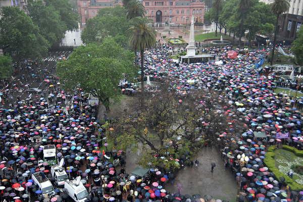 Mieacutercoles negro- miles de personas protestaron en las marchas que se replicaron en todo el paiacutes