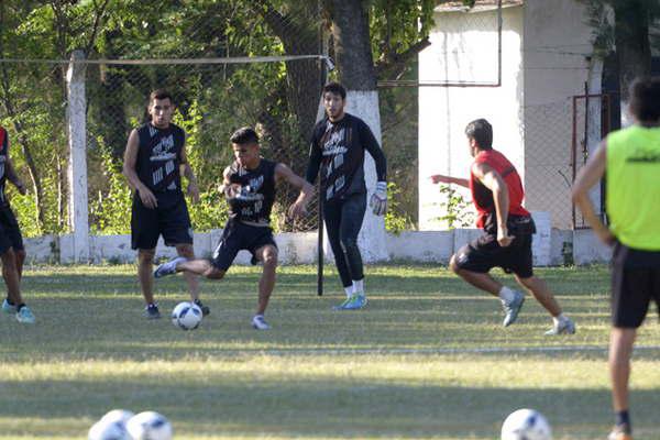 Marcelo Fuentes ensaya varios cambios para recibir a Chicago 