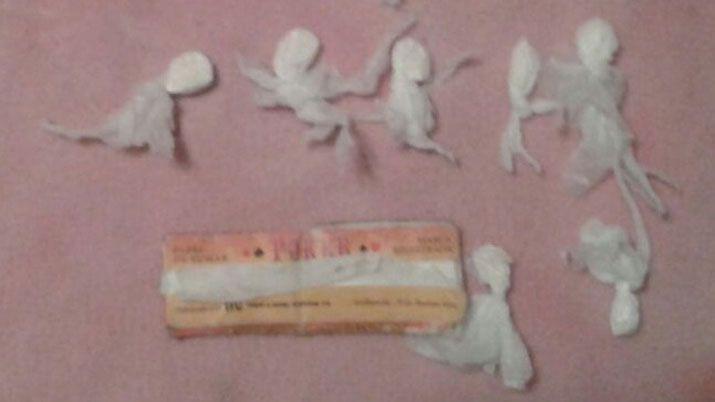 Detienen a dos joacutevenes y les secuestran droga entre otras cosas