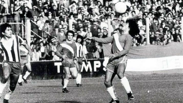 Naciacutea una leyenda- hace 40 antildeos debutaba Diego Maradona en Argentinos