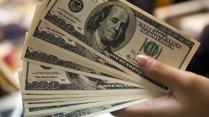 El doacutelar ahora bajoacute un centavo a 1542