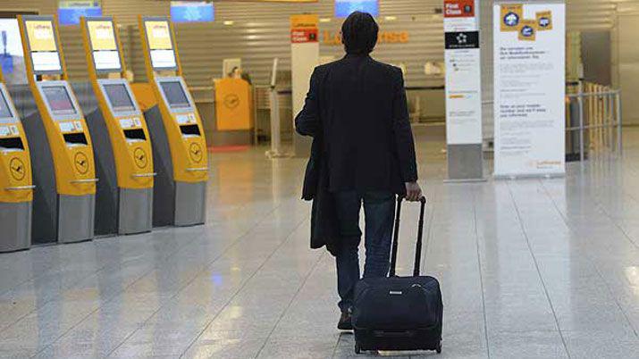 Viajoacute gratis estafando a Aeroliacuteneas Argentinas durante cuatro antildeos