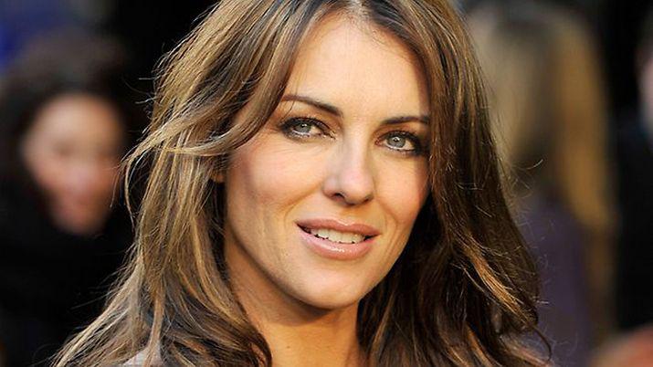 Elizabeth Hurley lucioacute su lomazo a los 51