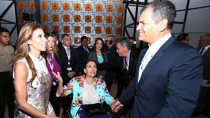 La gobernadora estuvo junto al presidente Correa