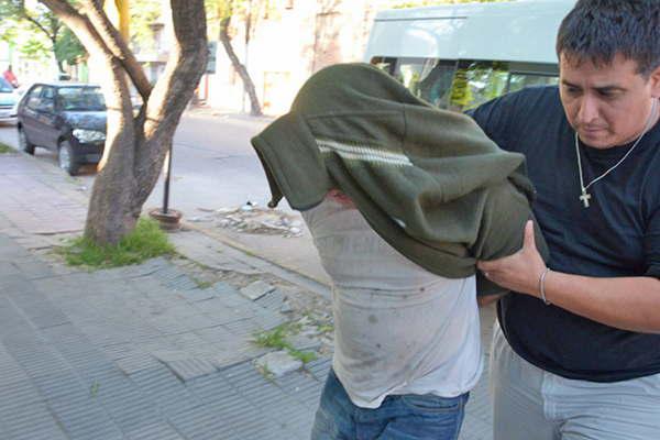 Apresan a un joven que habriacutea abusado de una nintildea