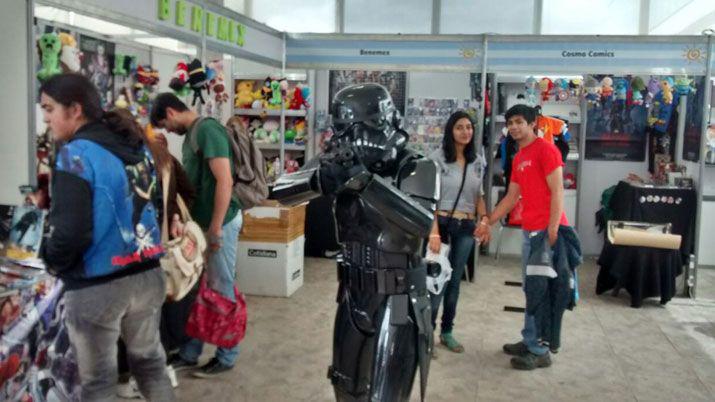 Cientos de personas visitan el stand de EL LIBERAL en la Feria del Libro