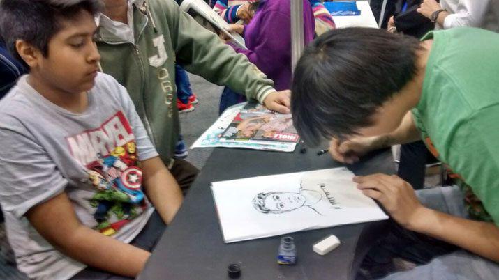 Cientos de personas visitan el stand de EL LIBERAL en la Feria del Libro
