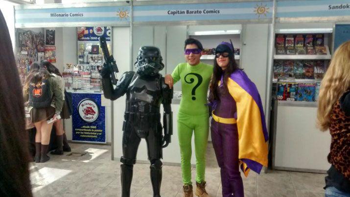 Cientos de personas visitan el stand de EL LIBERAL en la Feria del Libro