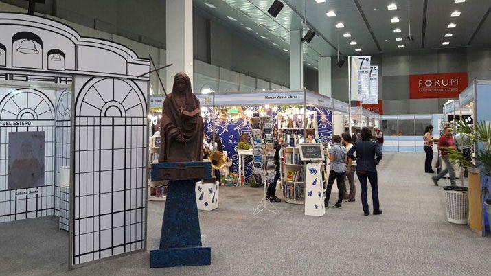 Cientos de personas visitan el stand de EL LIBERAL en la Feria del Libro