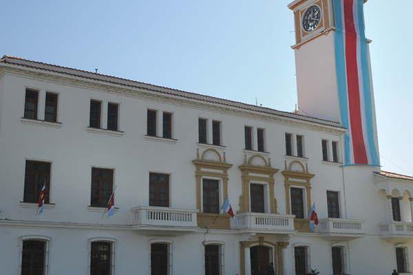 Habraacute bono de fin de antildeo para los estatales santiaguentildeos