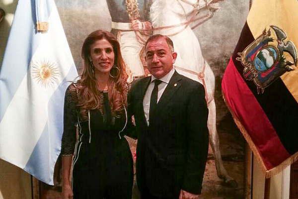La Dra Claudia de Zamora asistioacute a la recepcioacuten oficial que brindoacute el embajador argentino Luis Juez