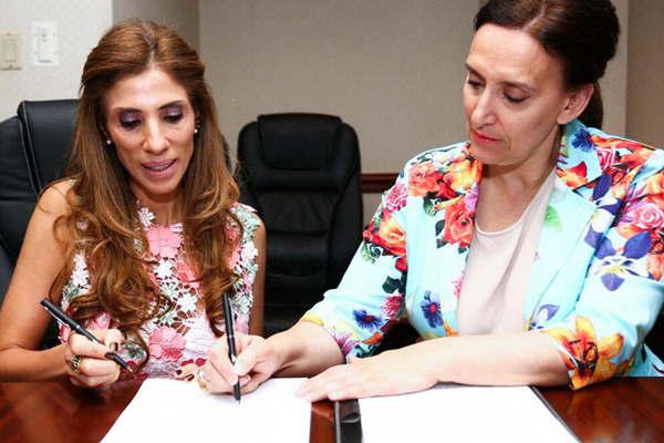 La gobernadora rubricoacute convenios con Gabriela Michetti por obra