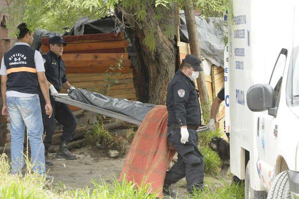 Consternacioacuten por el hallazgo sin vida de un hombre en medio de un charco de sangre