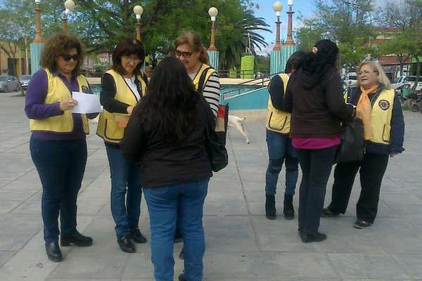 El Club Damas Leones Antildeatuya Tincunacu  crea conciencia sobre el caacutencer de mama 