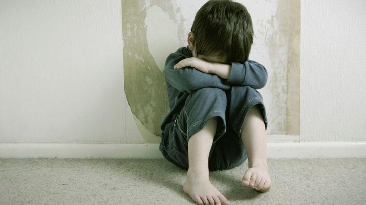 Denuncioacute a su ex mujer por golpear a su hijo de un antildeo