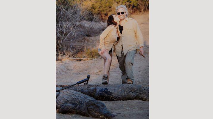 Todas las poleacutemicas fotos de Vacucci y Garfunkel de caceriacutea