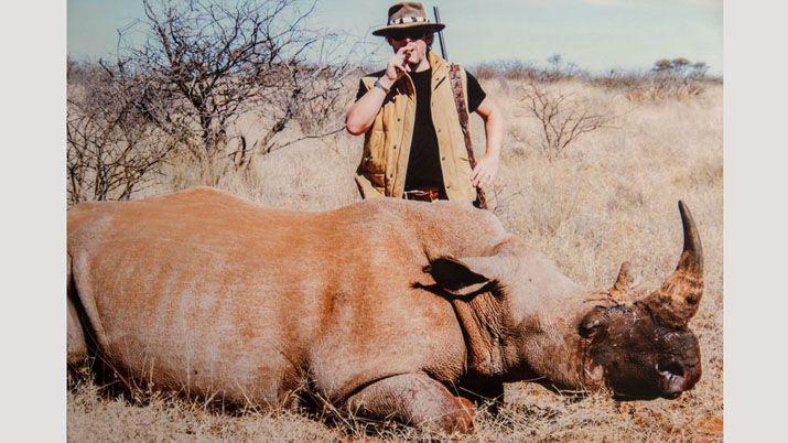 Todas las poleacutemicas fotos de Vacucci y Garfunkel de caceriacutea