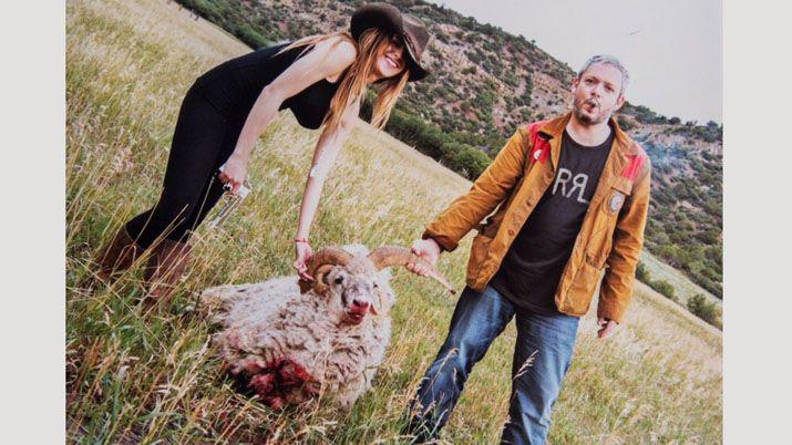 Todas las poleacutemicas fotos de Vacucci y Garfunkel de caceriacutea