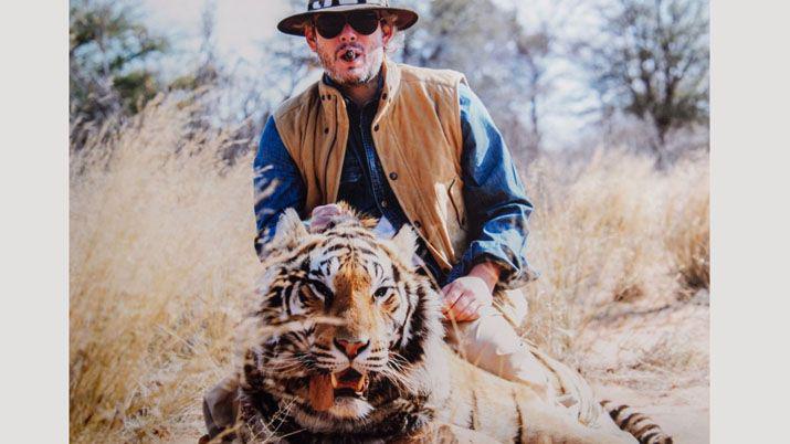 Todas las poleacutemicas fotos de Vacucci y Garfunkel de caceriacutea