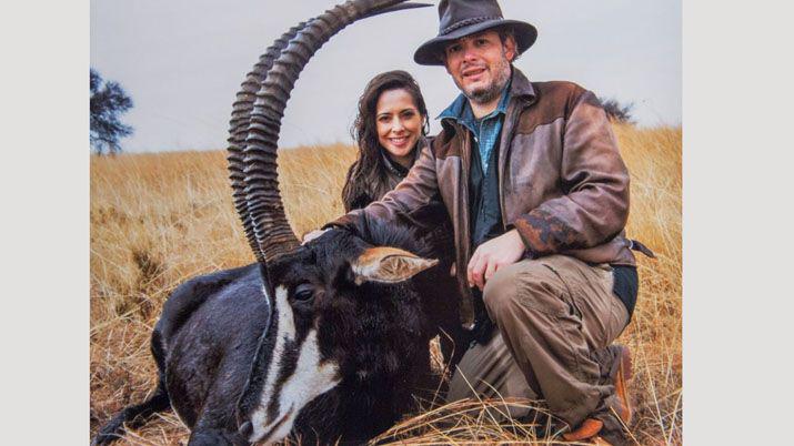 Todas las poleacutemicas fotos de Vacucci y Garfunkel de caceriacutea