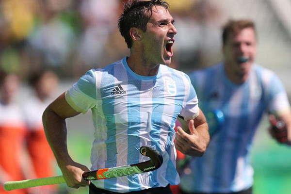 Un campeoacuten oliacutempico llega a la ciudad de Friacuteas