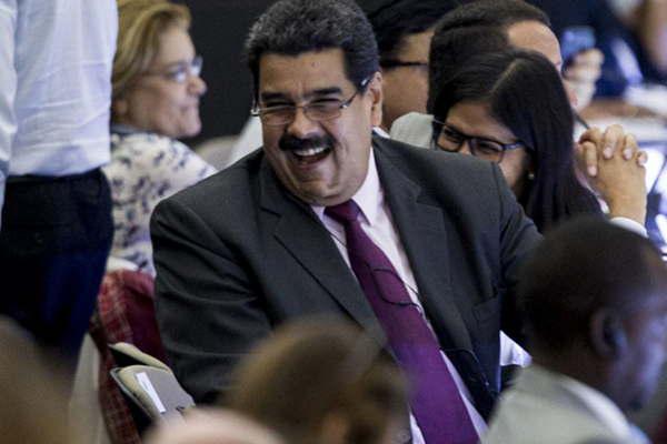 La oposicioacuten llama a tomar Venezuela de punta a punta tras suspensioacuten del referendo