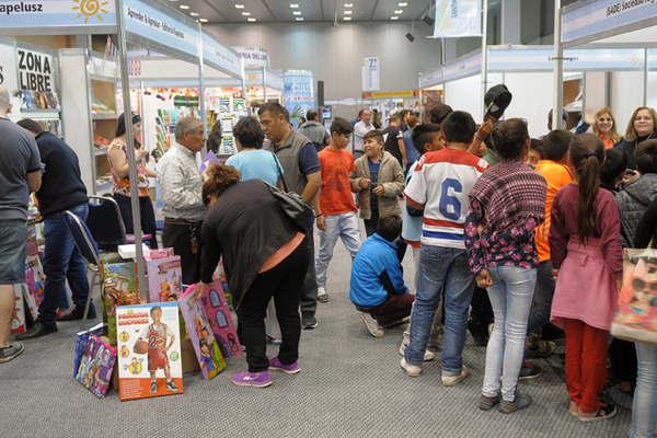La Feria ofrece hoy una amplia propuesta para nintildeos joacutevenes y adultos