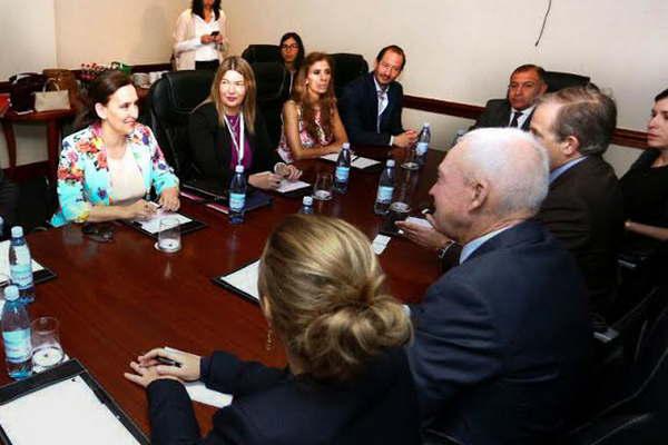 La gobernadora Claudia de Zamora se reunioacute con el ministro de vivienda israeliacute Yoav Gallant 