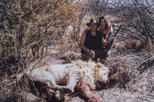 Escandalosas fotos de Vanucci  y Garfunkel matando animales 