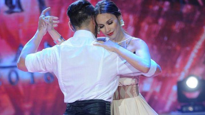 Pampita improvisoacute una coreografiacutea de tango y la rompioacute