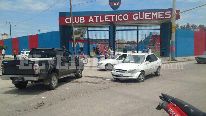 Violento choque en la esquina de avenidas Rivadavia y Lugones