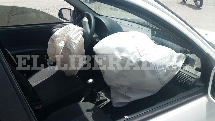 Violento choque en la esquina de avenidas Rivadavia y Lugones