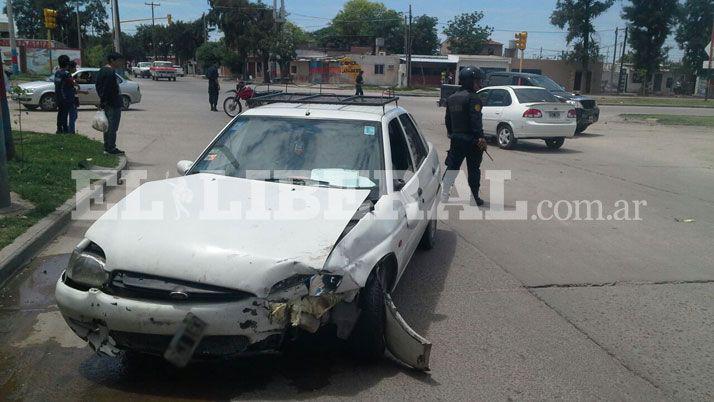 Violento choque en la esquina de avenidas Rivadavia y Lugones