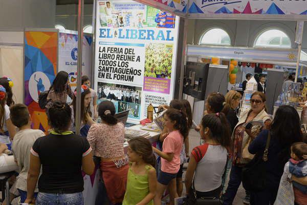 Felipe Pigna cautivoacute a un auditorio colmado con Manuel Belgrano el hombre del Bicentenario