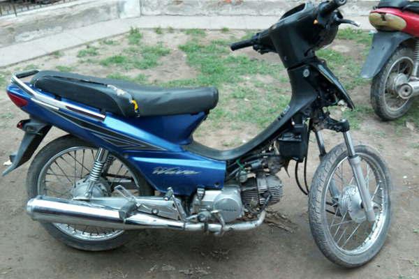 Tras una espectacular persecucioacuten recuperan una motocicleta que habiacutea sido robada hace un mes 