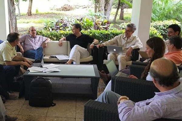 El Gobierno de Colombia y las Farc entablaron un diaacutelogo constructivo para rescatar acuerdo de paz