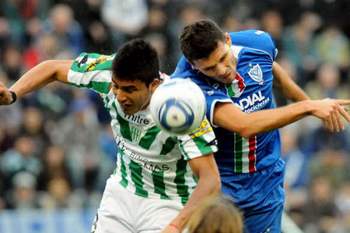 Banfield se enfrenta con Vélez