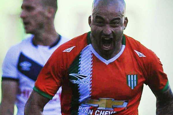 Banfield pegoacute en el momento justo y vencioacute 1 a 0 a Veacutelez