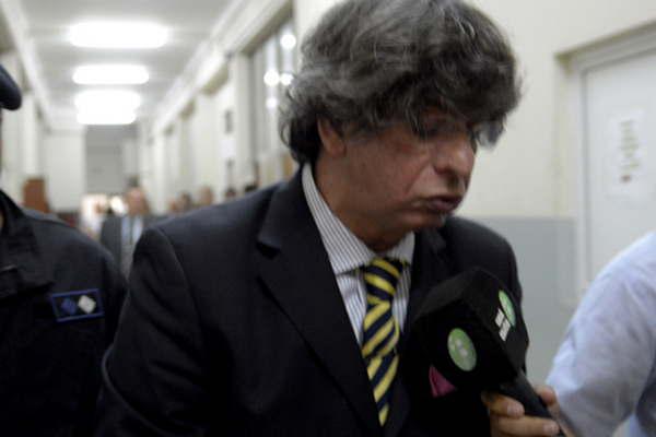 Con nuevos cargos los fiscales prolongariacutean los diacuteas de Pericaacutes detraacutes de las rejas