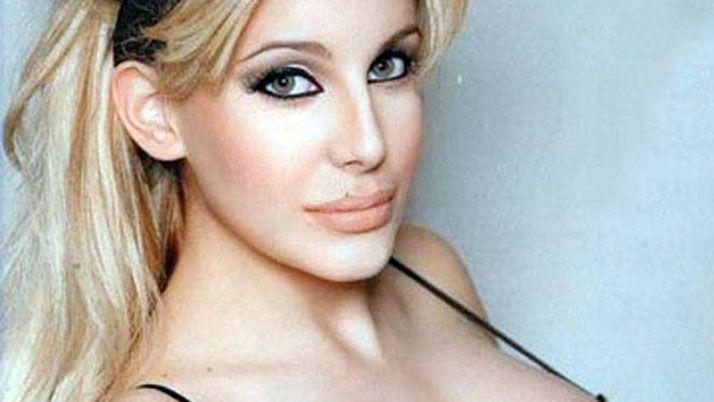 Tremenda foto hot de Charlotte Caniggia en una hamaca