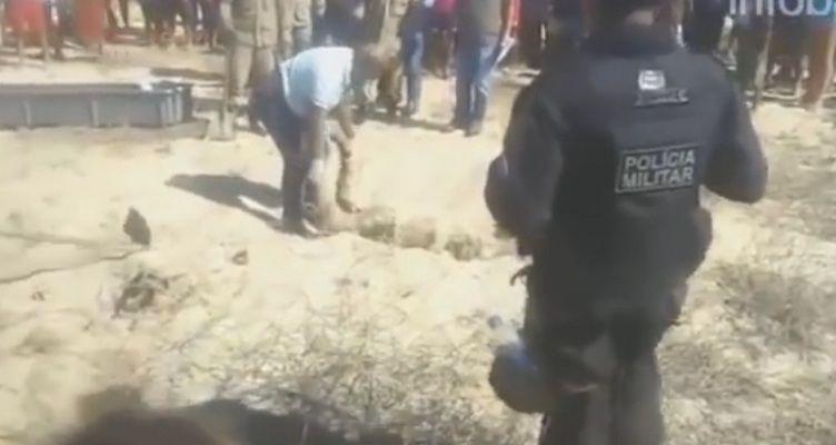 Forense se presenta a la escena de un crimen completamente ebrio