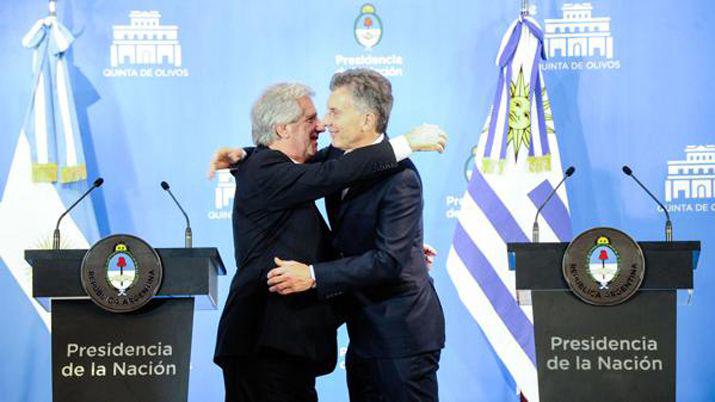 Encuentro de Macri y Tabareacute Vaacutezquez- Venezuela no puede ser parte del Mercosur