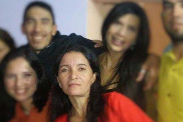 Esperoacute a su mujer escondido en el monte y la matoacute de cinco puntildealadas