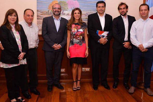 La gobernadora recibioacute al Comiteacute Organizador 