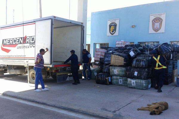 Incautan mercaderiacutea ilegal valuada en maacutes de 1000000