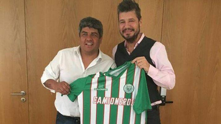 Tinelli se amigoacute con Pablo Moyano y posoacute con la camiseta de Camioneros